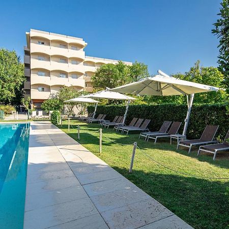 Hotel La Pergola Lignano Sabbiadoro Ngoại thất bức ảnh