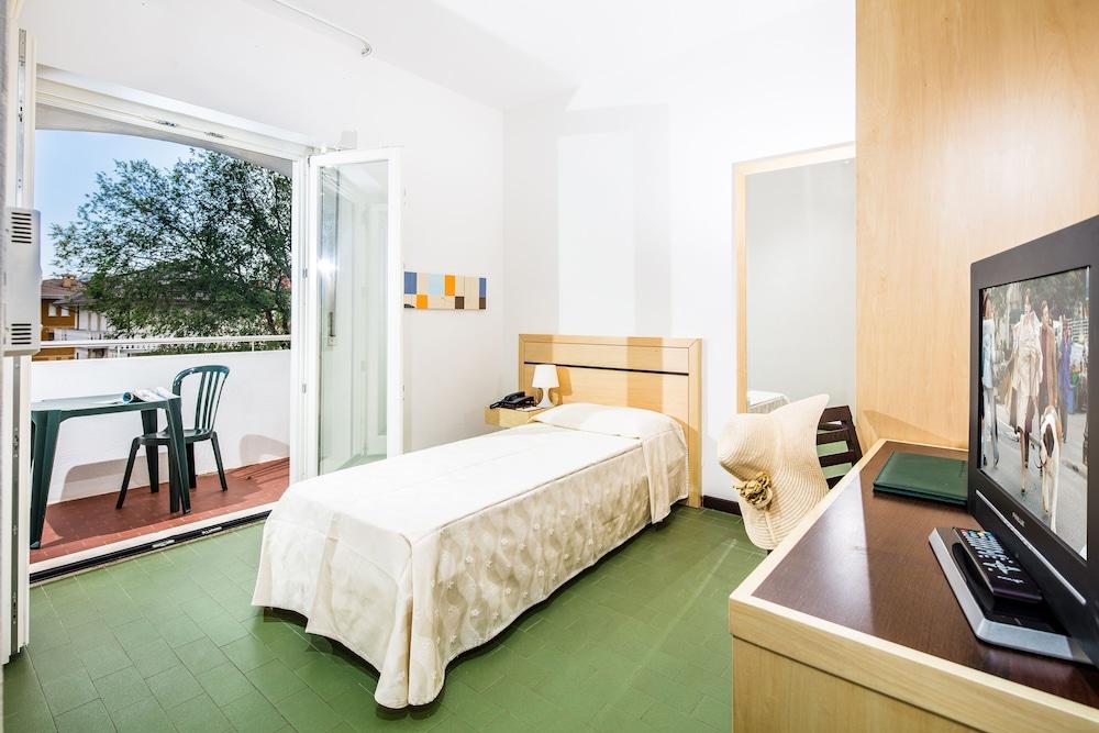 Hotel La Pergola Lignano Sabbiadoro Ngoại thất bức ảnh