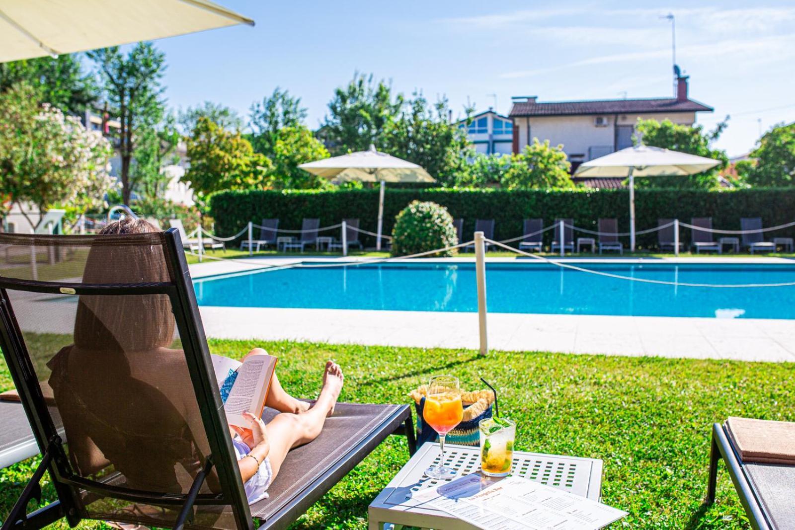 Hotel La Pergola Lignano Sabbiadoro Ngoại thất bức ảnh