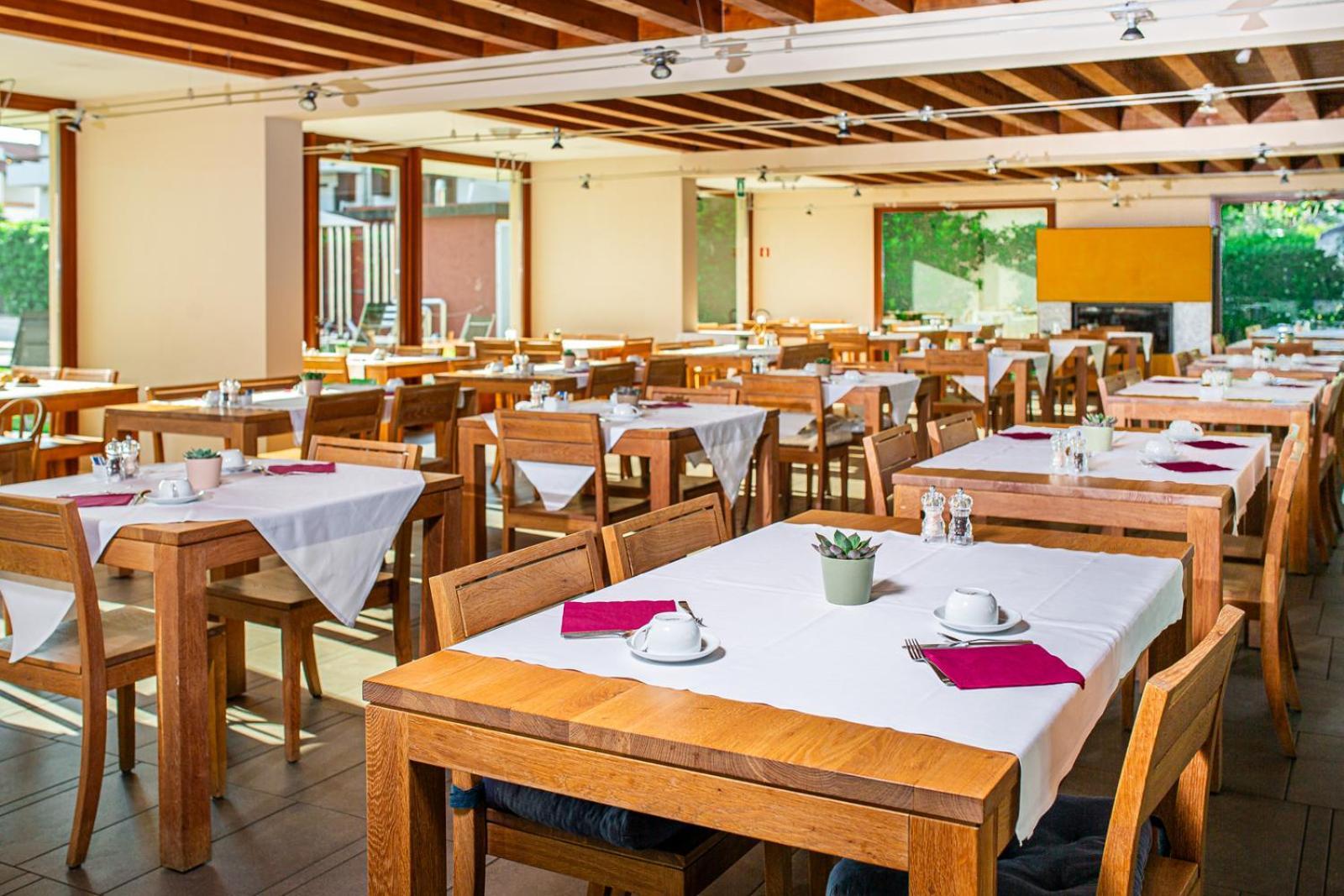 Hotel La Pergola Lignano Sabbiadoro Ngoại thất bức ảnh