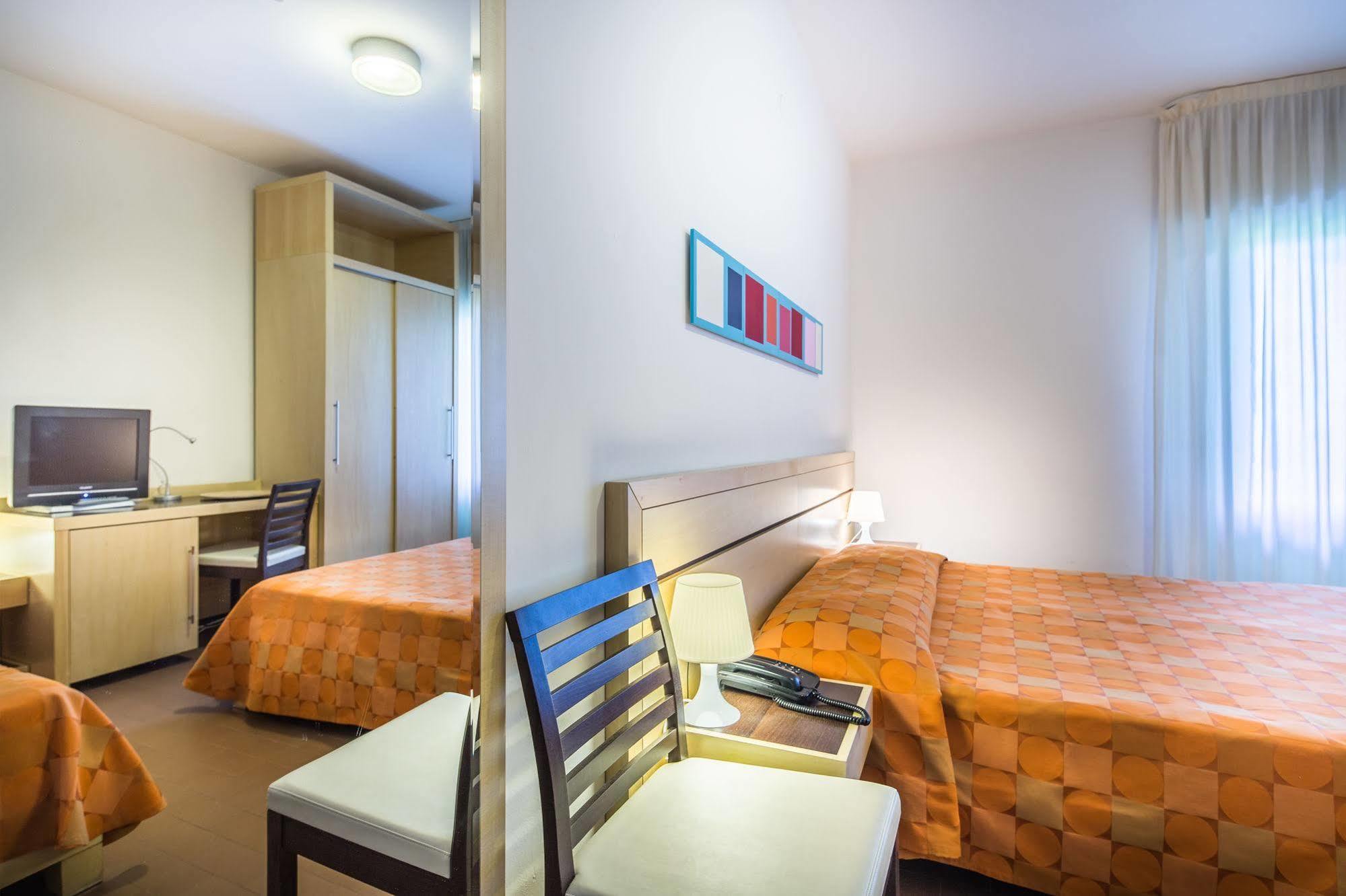 Hotel La Pergola Lignano Sabbiadoro Ngoại thất bức ảnh