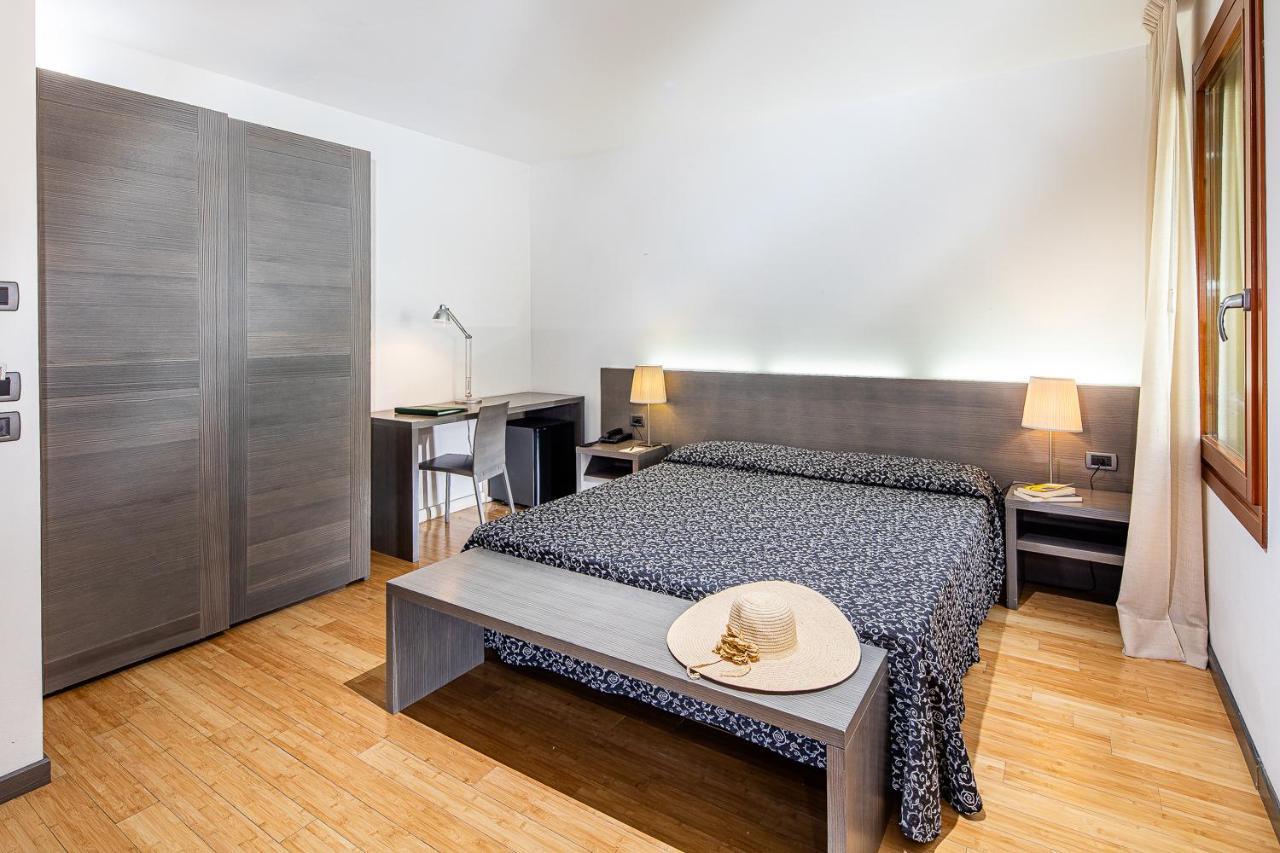 Hotel La Pergola Lignano Sabbiadoro Ngoại thất bức ảnh