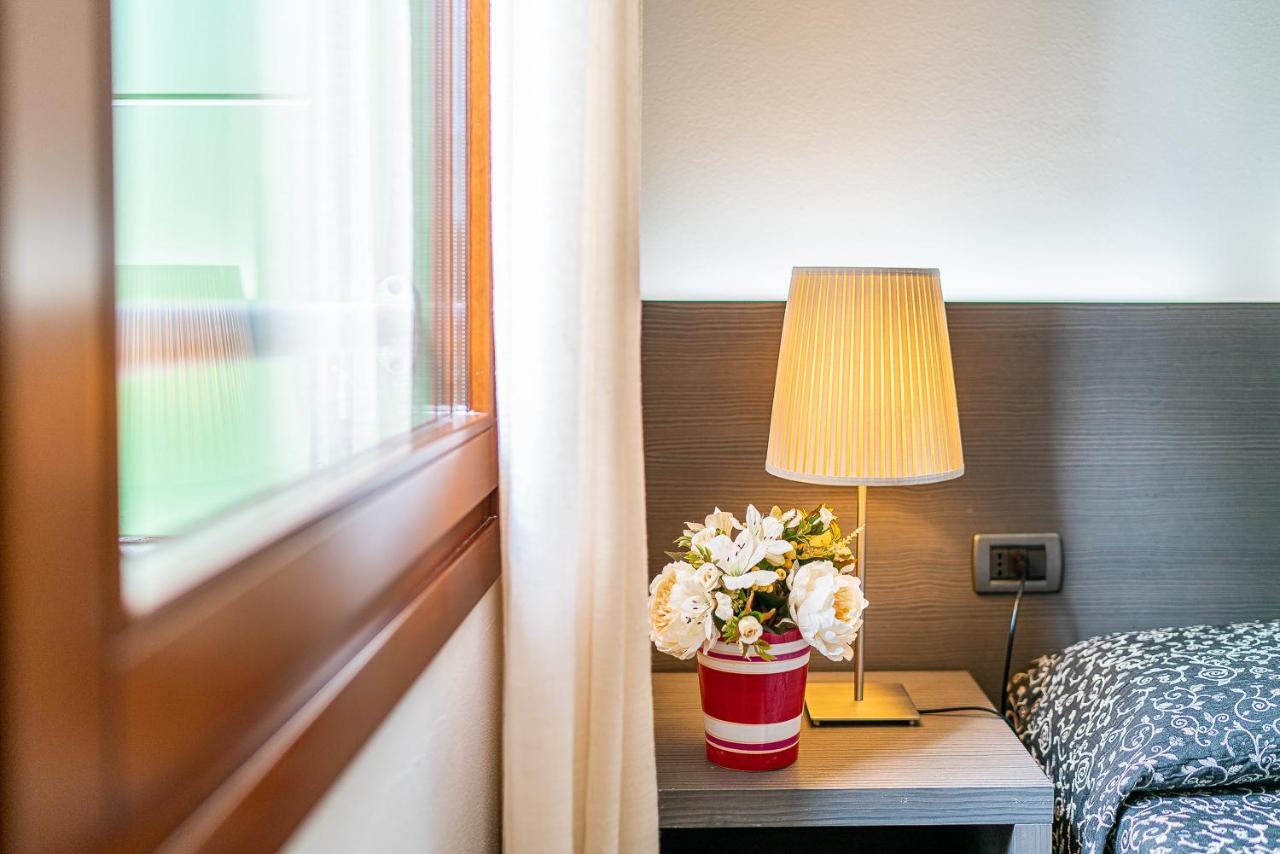 Hotel La Pergola Lignano Sabbiadoro Ngoại thất bức ảnh