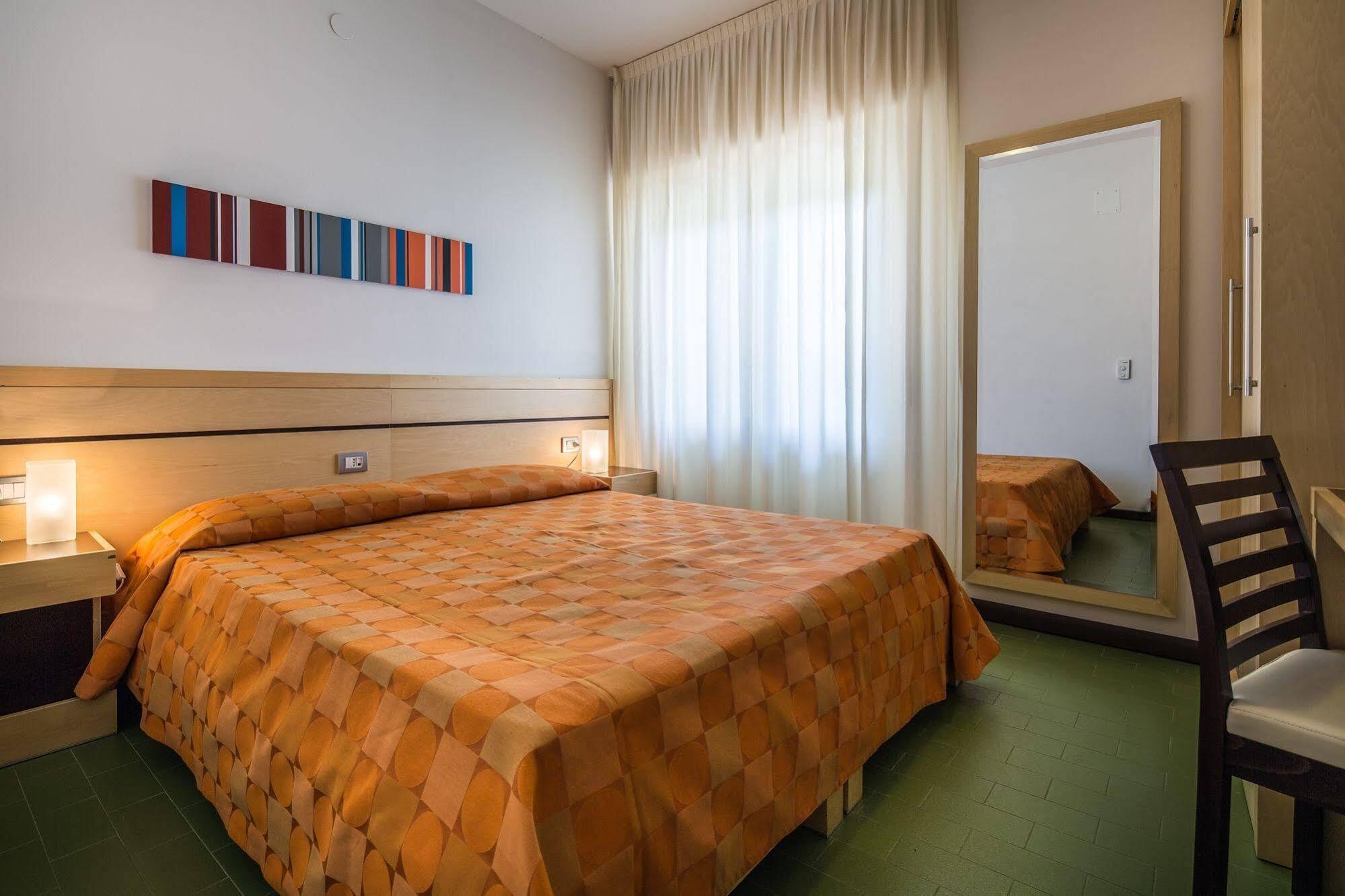 Hotel La Pergola Lignano Sabbiadoro Ngoại thất bức ảnh